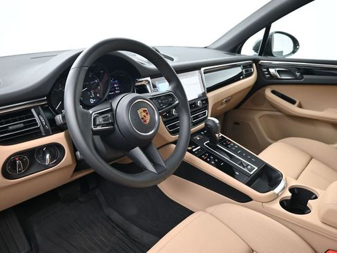 Certified 2026 Porsche Macan AWD/4WD image 4