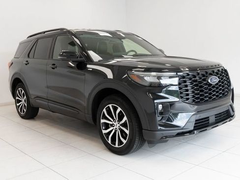 Used 2025 Ford Explorer ST-Line AWD/4WD image 8
