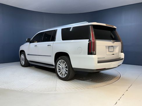 Used 2016 Cadillac Escalade ESV Luxury image 3