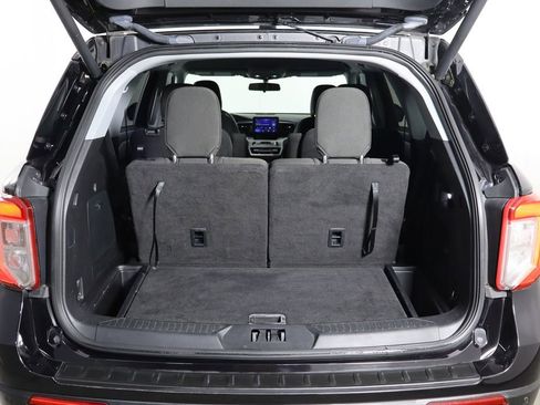 Used 2021 Ford Explorer XLT RWD image 18