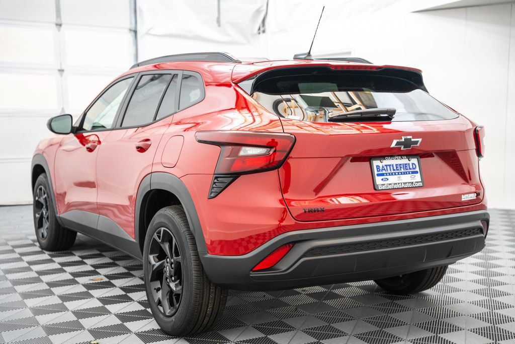 New 2026 Chevrolet Trax LT w/ Sunroof Package FWD image 6