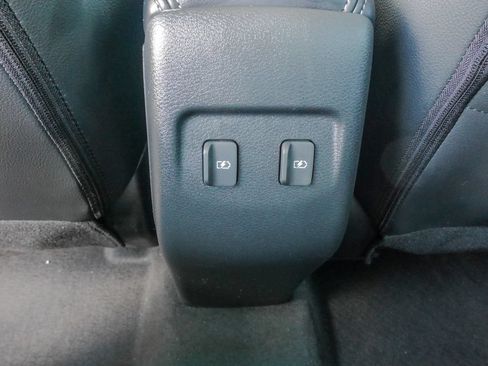 Used 2022 Nissan Kicks SR w/ Premium Package FWD image 18