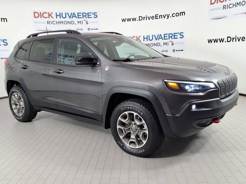 Used 2022 Jeep Cherokee Trailhawk w/ Comfort/Convenience Group AWD/4WD image 3