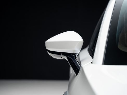 Used 2021 Aston Martin DBX AWD/4WD image 14