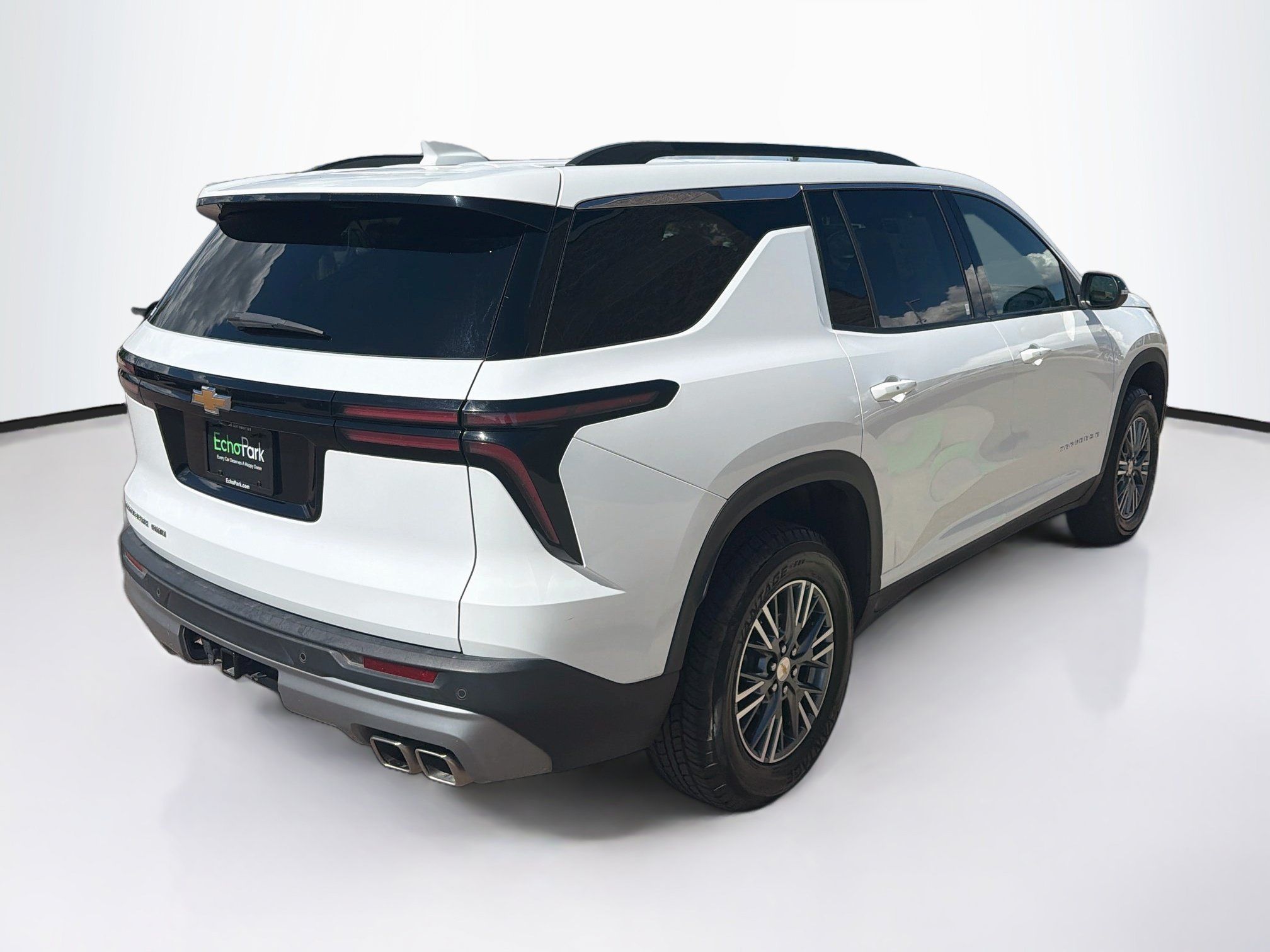 Used 2025 Chevrolet Traverse LT AWD/4WD image 9