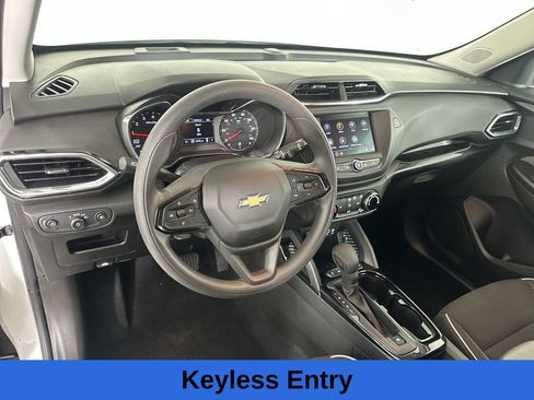 Used 2022 Chevrolet TrailBlazer LT w/ LPO, Blackout Package AWD/4WD image 12