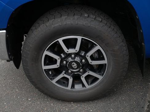 Used 2018 Toyota Tundra SR5 w/ TRD Off Road Package image 15