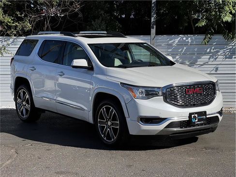 Used 2018 GMC Acadia Denali w/ Technology Package AWD/4WD image 8