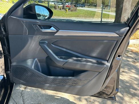 Certified 2024 Volkswagen Jetta SE w/ Panoramic Sunroof Package image 43