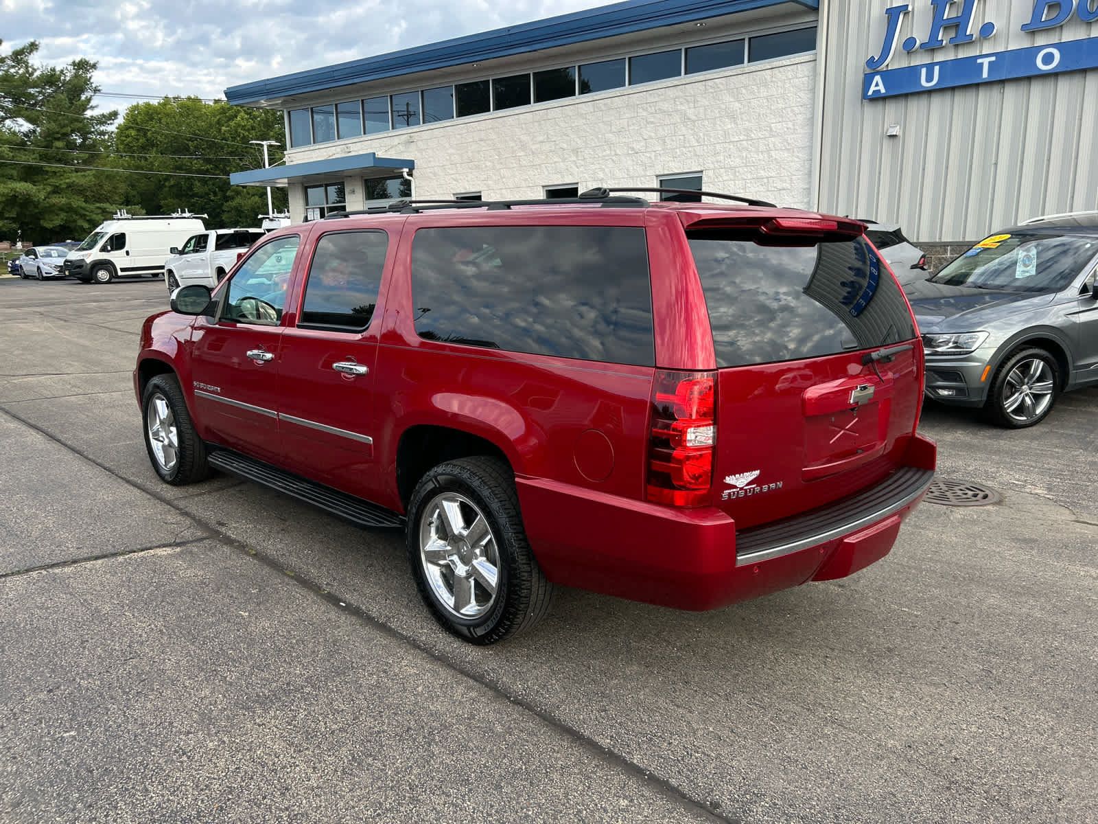 Used 2013 Chevrolet Suburban LTZ AWD/4WD image 7