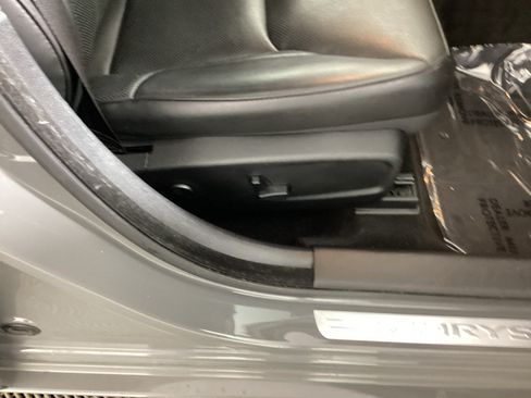 Used 2018 Chrysler 300 Limited w/ Safetytec Plus Group AWD/4WD image 9