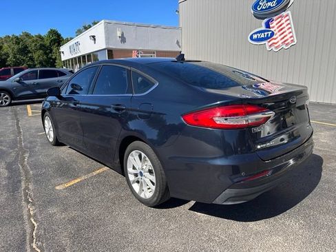 Used 2020 Ford Fusion SE FWD image 3