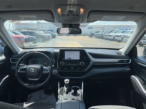 Used 2023 Toyota Highlander LE FWD image 10