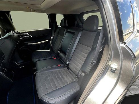 Used 2023 Mitsubishi Outlander SE AWD/4WD image 25