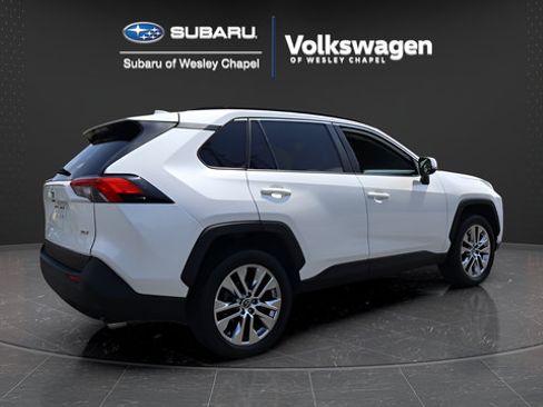 Used 2021 Toyota RAV4 XLE Premium FWD image 9