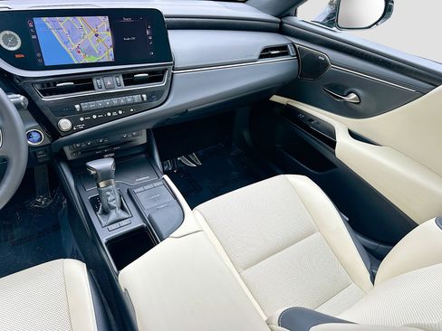 Used 2022 Lexus ES 300h w/ Premium Package FWD image 22