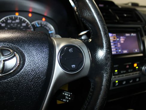 Used 2014 Toyota Camry SE FWD image 17