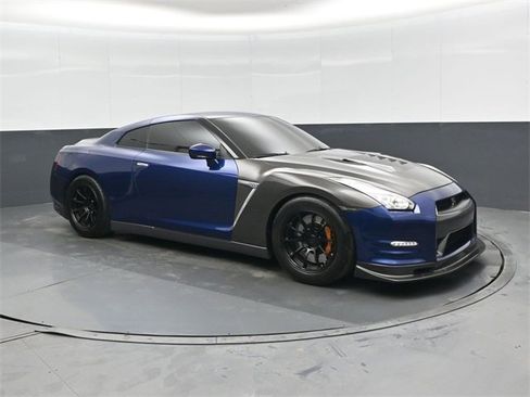 Used 2015 Nissan GT-R Black Edition image 1