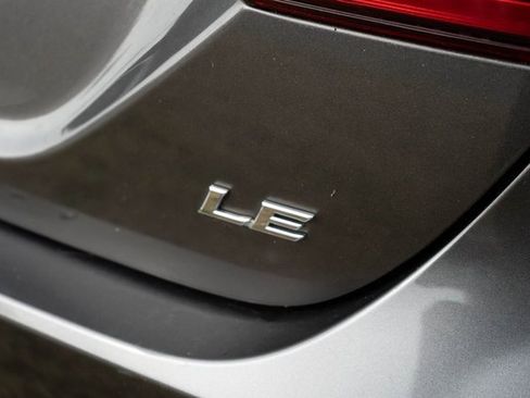 Used 2022 Toyota Camry LE image 3