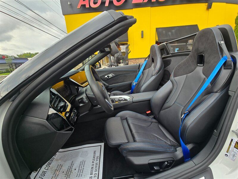 Used 2025 BMW Z4 M40i w/ Edition RWD image 20