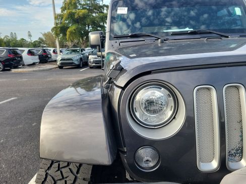 Used 2018 Jeep Wrangler Unlimited Sahara w/ Max Tow Package AWD/4WD image 7