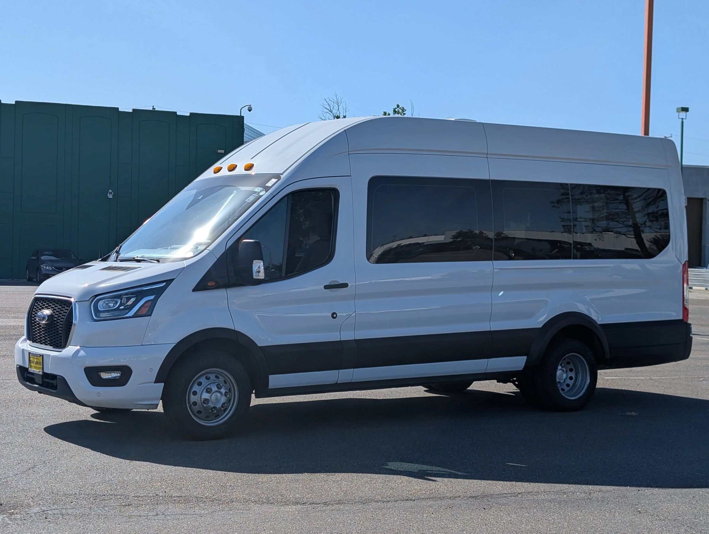 Used 2023 Ford Transit 350 XLT RWD image 3
