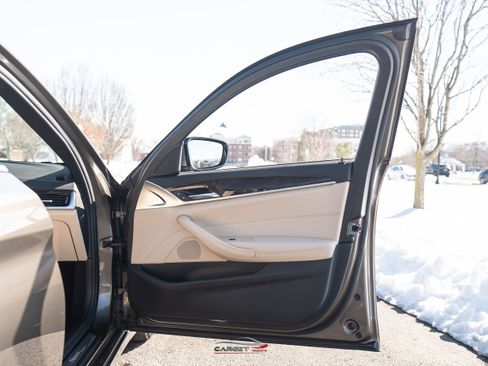 Used 2018 BMW 530i xDrive image 46