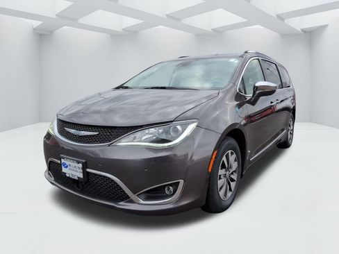 Used 2020 Chrysler Pacifica Limited w/ Advanced Safetytec Group image 9