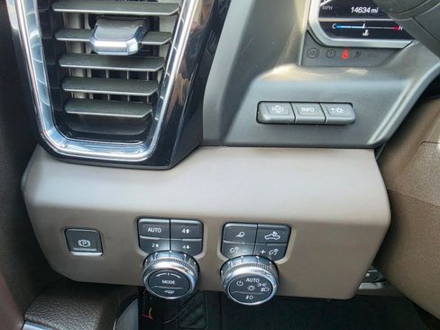 Used 2024 GMC Sierra 3500 Denali w/ Denali Reserve Package AWD/4WD image 15