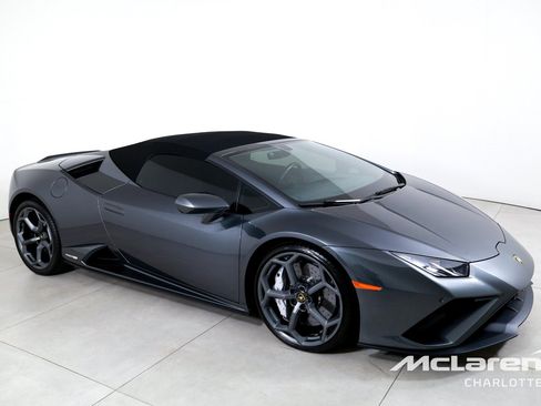 Used 2023 Lamborghini Huracan EVO RWD image 3