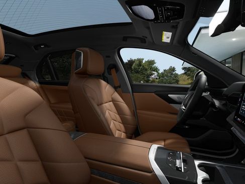 New 2027 BMW i7 xDrive50 w/ Executive Package AWD/4WD image 9
