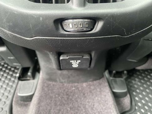 Used 2018 Jeep Cherokee Latitude Plus w/ Comfort/Convenience Group image 13