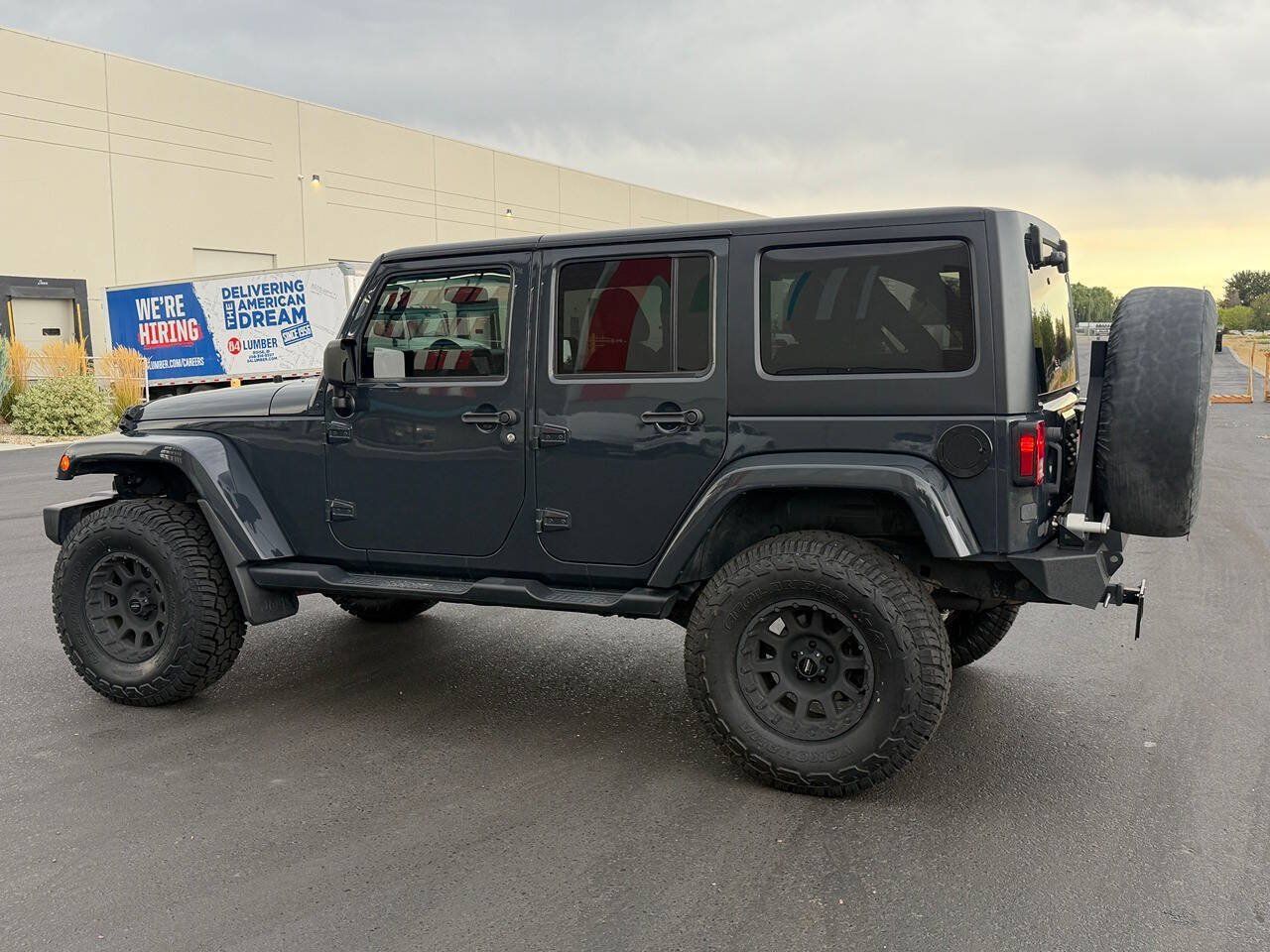 Used 2018 Jeep Wrangler Unlimited Sahara w/ Connectivity Group AWD/4WD image 9