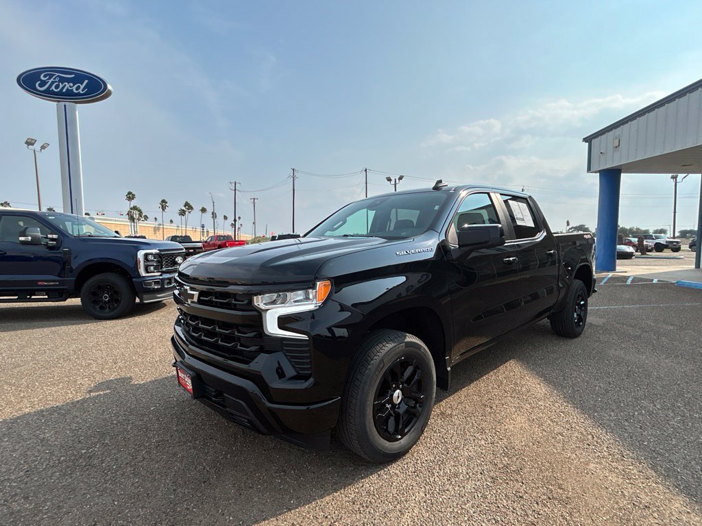 Used 2026 Chevrolet Silverado 1500 RST AWD/4WD image 3