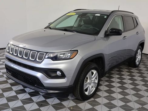 Used 2022 Jeep Compass Latitude w/ Convenience Group AWD/4WD image 4