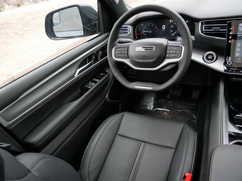 New 2026 Jeep Grand Wagoneer Limited AWD/4WD image 9