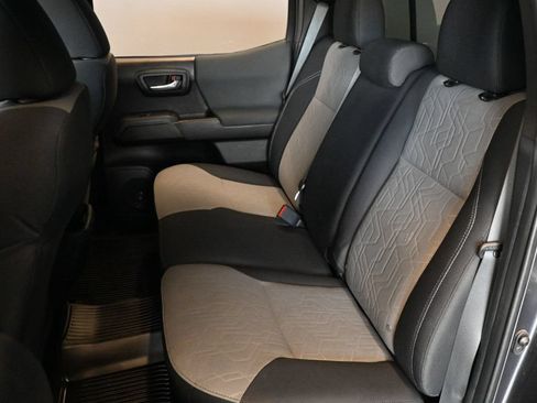 Used 2020 Toyota Tacoma TRD Sport w/ Technology Package RWD image 13