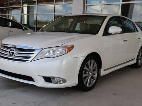 Used 2011 Toyota Avalon Limited FWD image 3