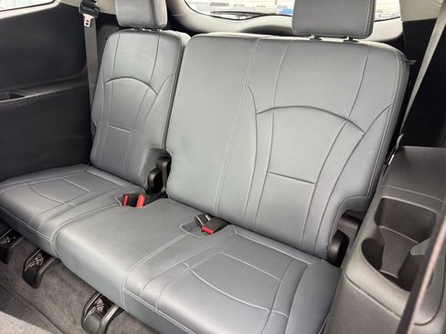 Used 2019 Buick Enclave Essence image 8