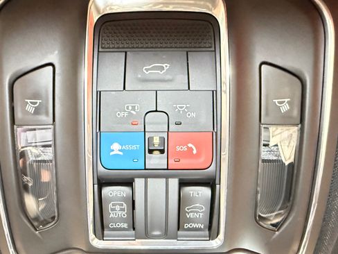 Used 2023 Jeep Grand Cherokee Altitude AWD/4WD image 33