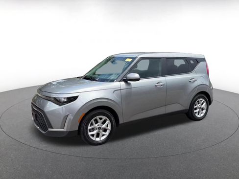 Used 2025 Kia Soul LX w/ LX Technology Package FWD image 7