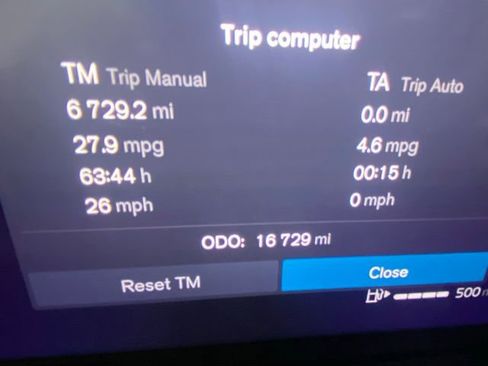 Used 2025 Volvo XC40 B5 Core image 17