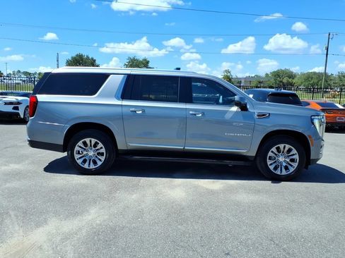 Used 2025 GMC Yukon XL Denali RWD image 8