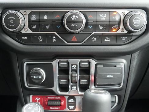 Used 2024 Jeep Wrangler Unlimited Rubicon AWD/4WD image 23