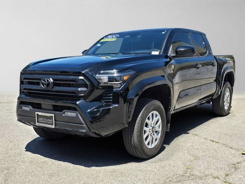 Used 2024 Toyota Tacoma SR5 AWD/4WD image 7