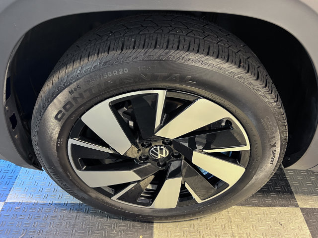 Certified 2024 Volkswagen Atlas Cross Sport SE w/ Panoramic Sunroof Package FWD image 9