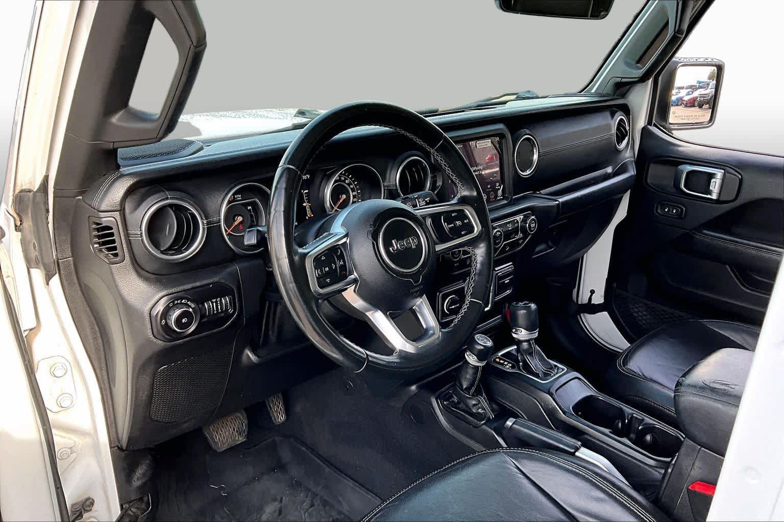 Used 2018 Jeep Wrangler Unlimited Sahara AWD/4WD image 16