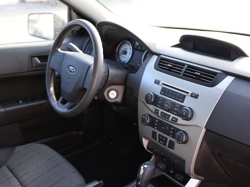 Used 2009 Ford Focus SE image 10