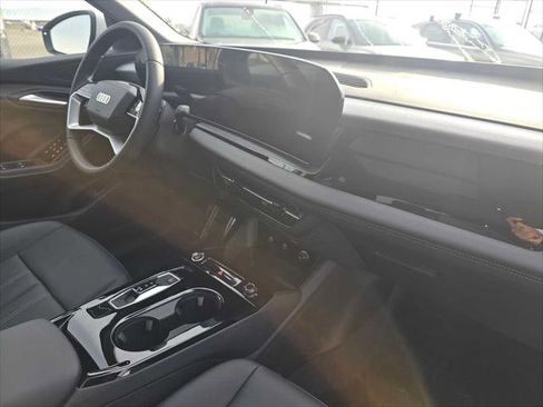 New 2025 Audi Q6 e-tron Premium image 12