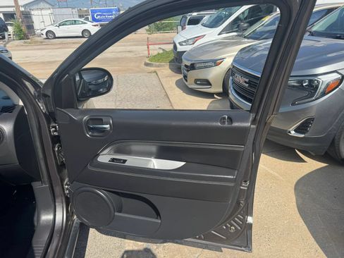 Used 2016 Jeep Compass Latitude AWD/4WD image 11